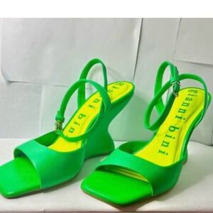 Gianni Bini Vibrant leather Green Wedge Sandals-NWOT